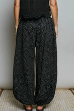 Load image into Gallery viewer, Sunday Meadow Joggers (BLACK)