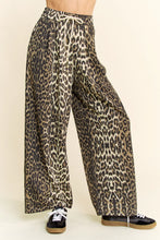 Load image into Gallery viewer, Leopard Printed Straight Pants
